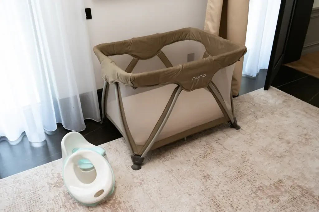Babaágy és matrac a hálószobában