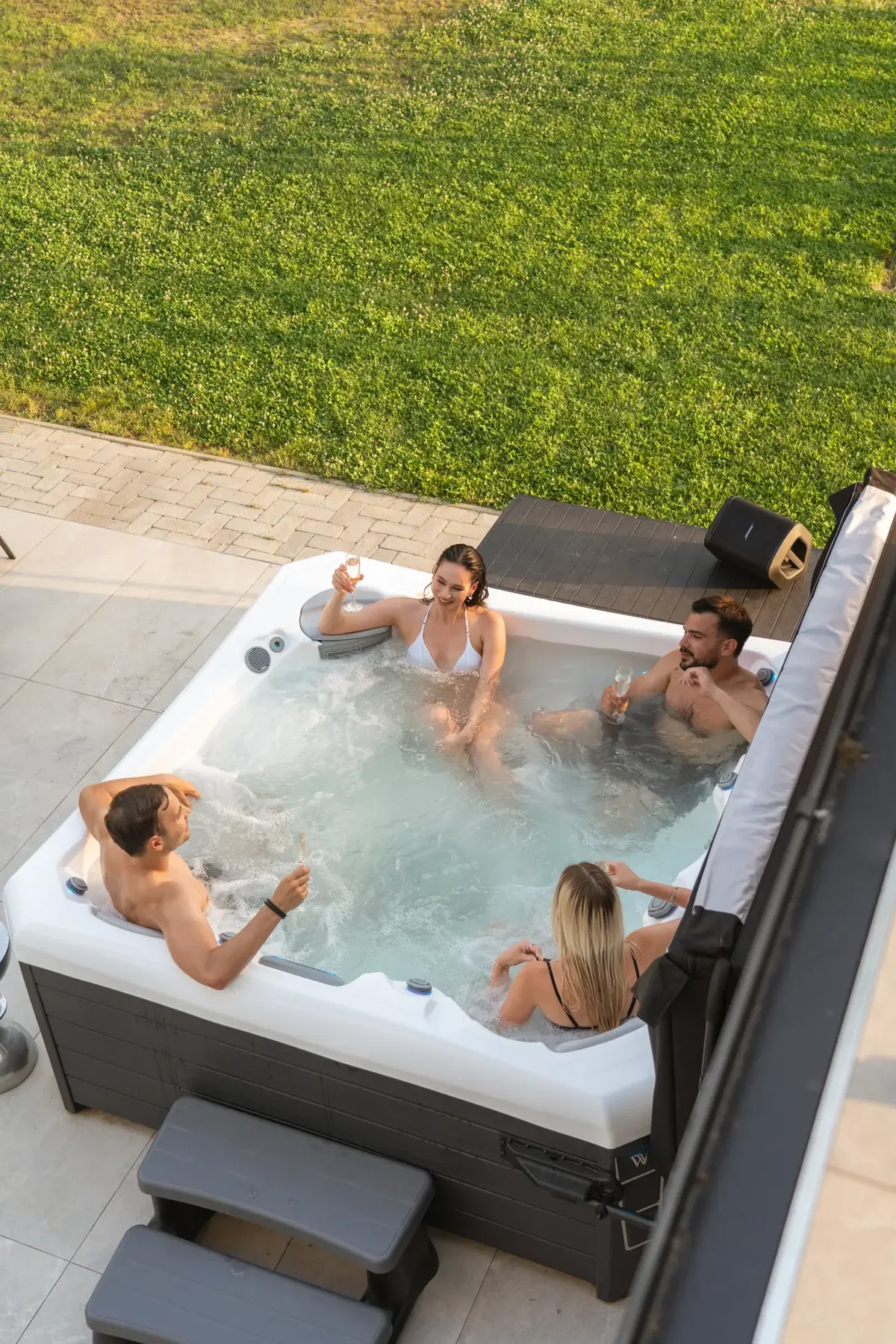 Kültéri jacuzzi a Berek Kúria teraszán